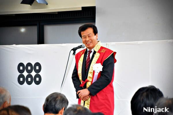 logo 09